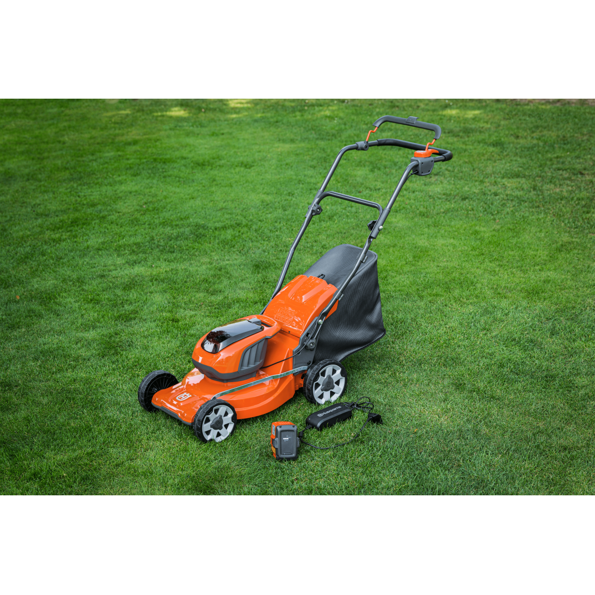 HUSQVARNA LC 137i be akumuliatoriaus ir įkroviklio 3 HUSQVARNA LC 137i be akumuliatoriaus ir įkroviklio 3