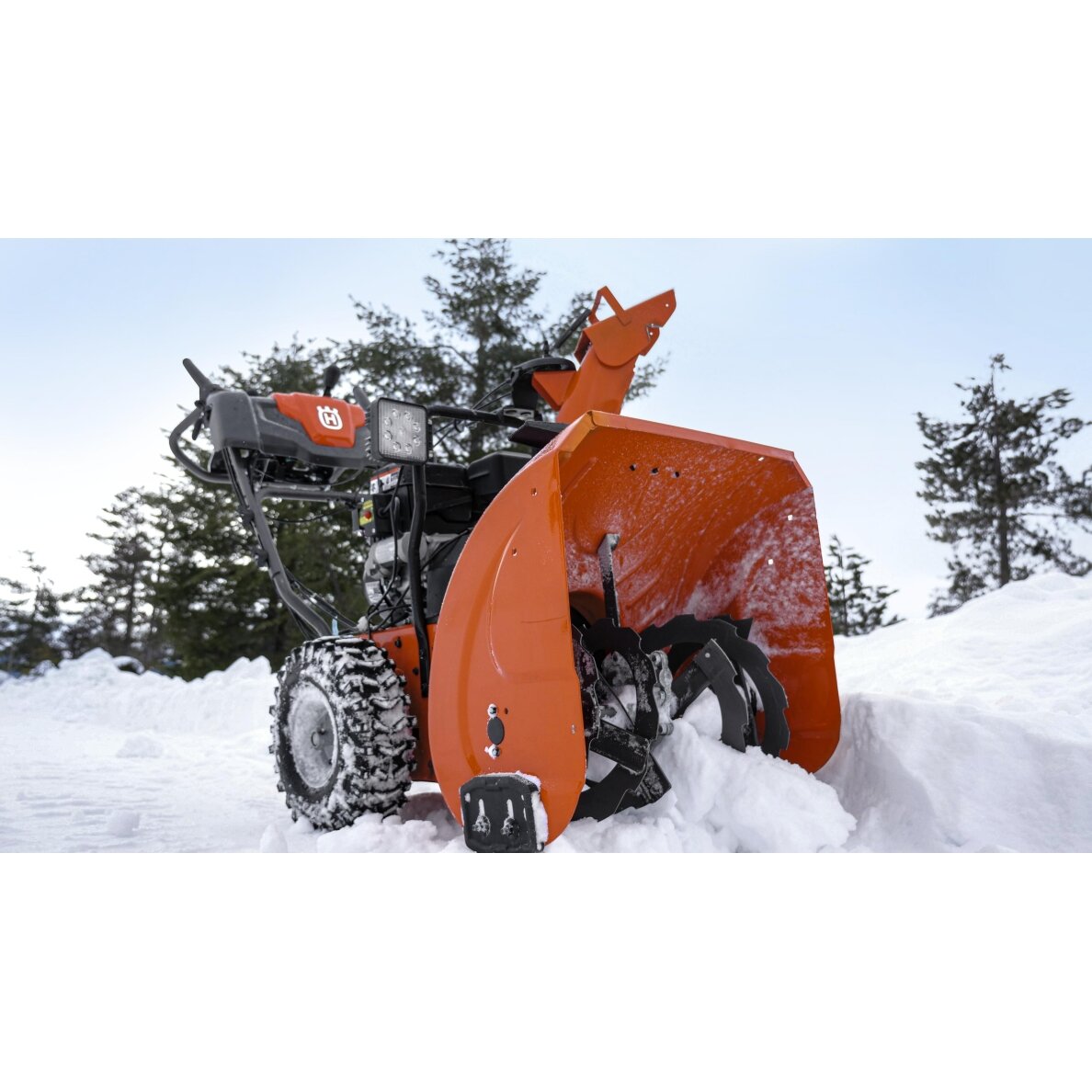 Husqvarna sniego valytuvas ST224 2 Husqvarna sniego valytuvas ST224 2